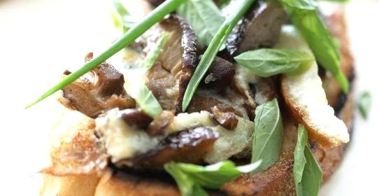 Омлет с грибами и куриной печенкой