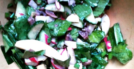 Салат с листьями черемши