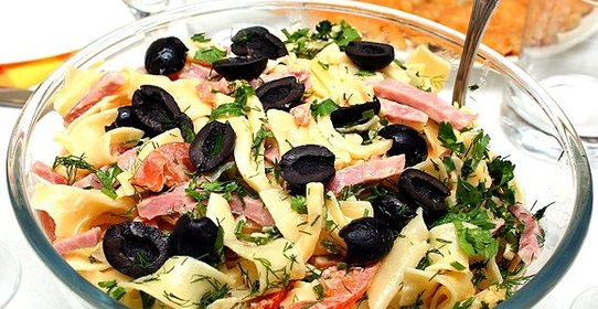 Салат итальянский с ветчиной