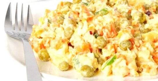 Русский овощной салат с горошком