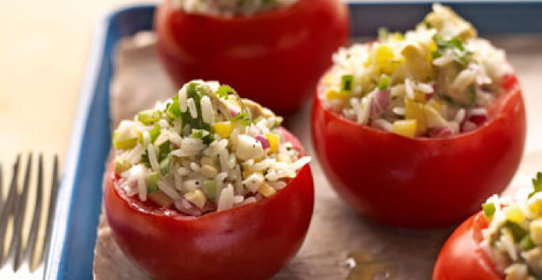 Помидоры, фаршированные рисом и овощами
