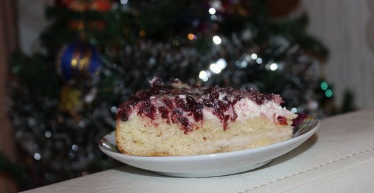 Пирог с творогом и брусникой