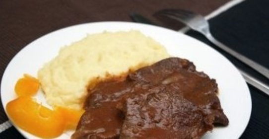 Говядина с луком и морковью