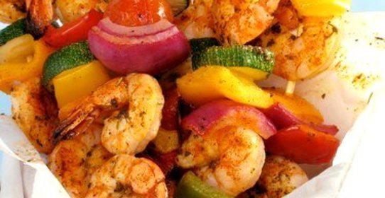 Шашлыки из креветок и цукини в итальянских травах