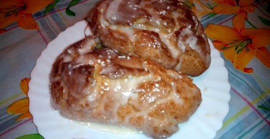 Заварное пирожное с масляно-белковой глазурью