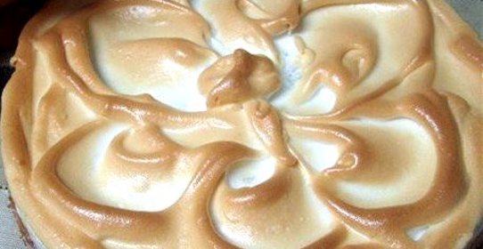 Пирог с красной смородиной