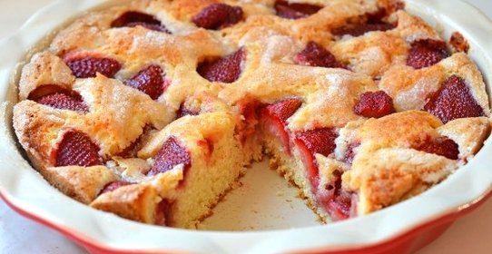 Пирог с клубникой на кефире