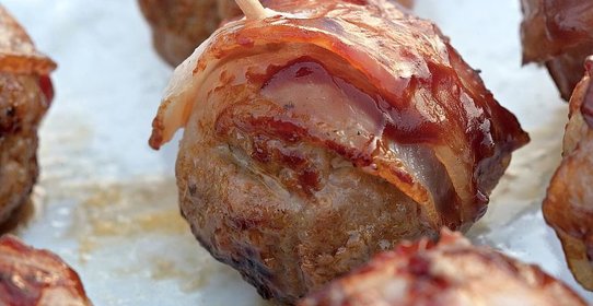 Мясные шарики в беконе