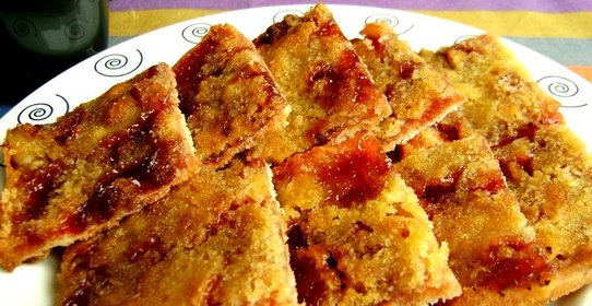 Быстрый ягодный пирог на манке