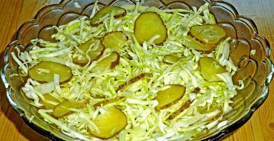 Салат из капусты и малосольных огурцов