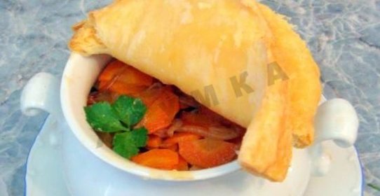 Говядина с черносливом в горшочке