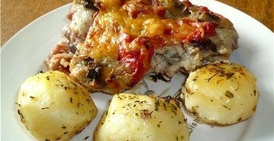 Мясо под соусом Бешамель