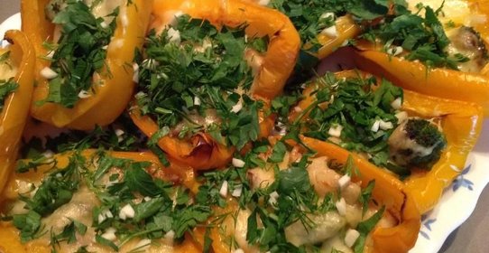 Фаршированный перец половинками в духовке