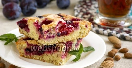 Пирог со сливами, миндалём и сахарной корочкой