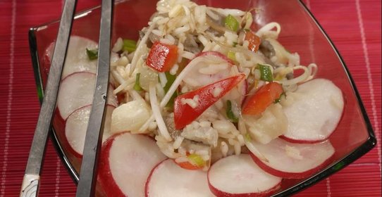 Салат с рисом и грибами в китайском стиле