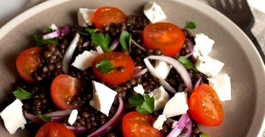 Салат с чечевицей и фетой