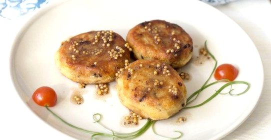 Котлеты из чечевицы с горчичным соусом