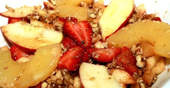 Салат с ананасом и яблоком