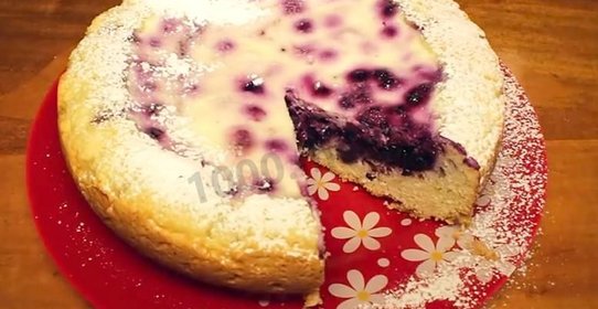 Пирог с черникой в мультиварке