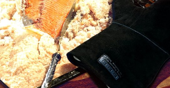 Форель в панцире из соли и яичного белка