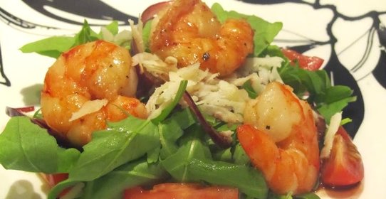 Рукола с креветками