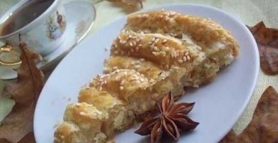 Слоеный пирог с сыром