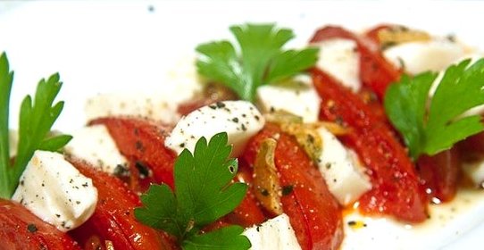 Салат из жареных помидоров