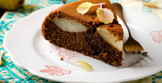 Шоколадная шарлотка с грушей