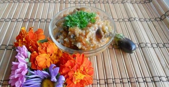 Тушеная говядина с баклажанами и помидорами