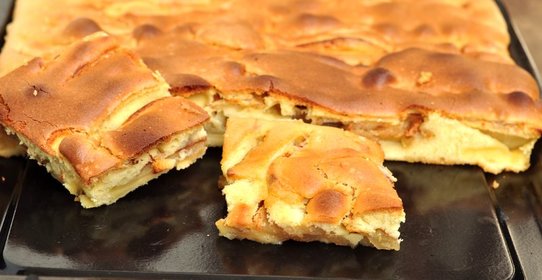 Простая яблочная шарлотка