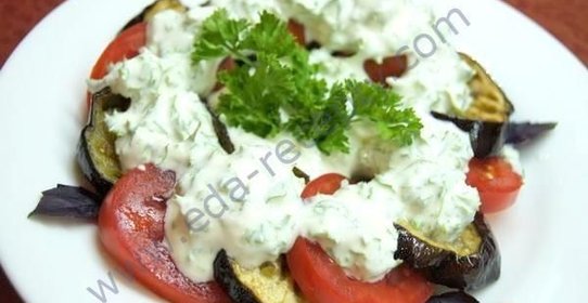 Салат с баклажанами и помидорами