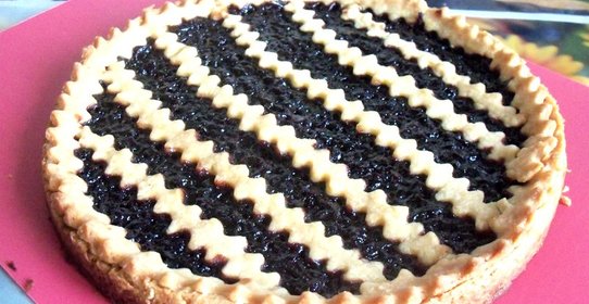 Пирог с вишневым вареньем