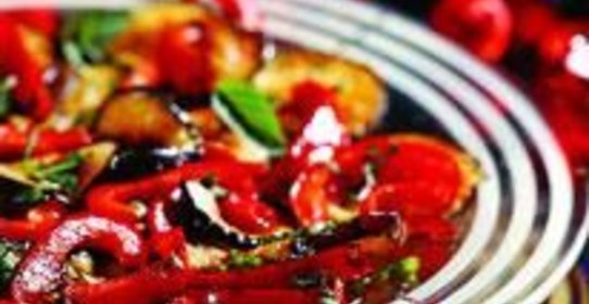 Салат из маринованных баклажанов и сладкого перца