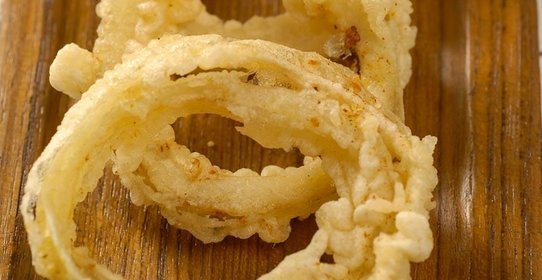 Яблочная шарлотка с  изюминкой