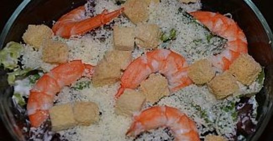 Салат Цезарь с креветками
