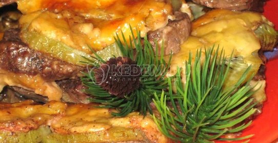 Мясо под фруктово-сырным одеялом