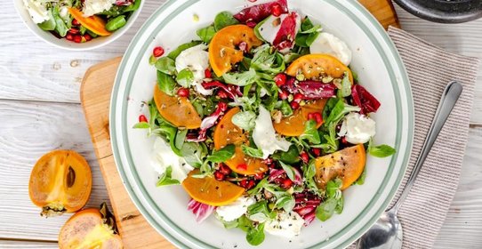 Салат с хурмой и моцареллой