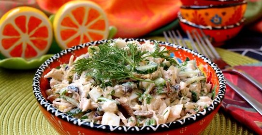 Салат с индейкой, огурцом, картофелем и шампиньонами