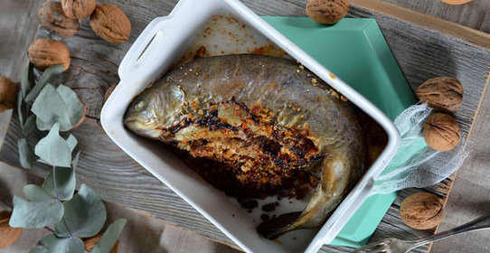 Форель, фаршированная грецкими орехами
