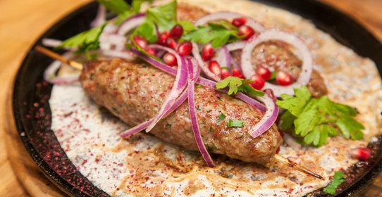 Свинина, тушенная с луком и морковью