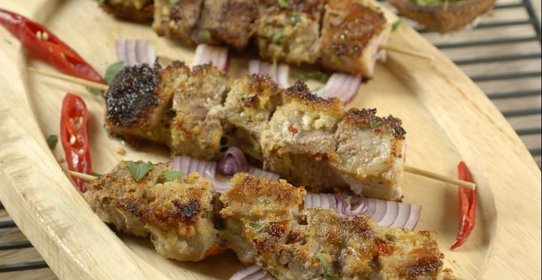 Свиные шашлыки в кокосовой стружке