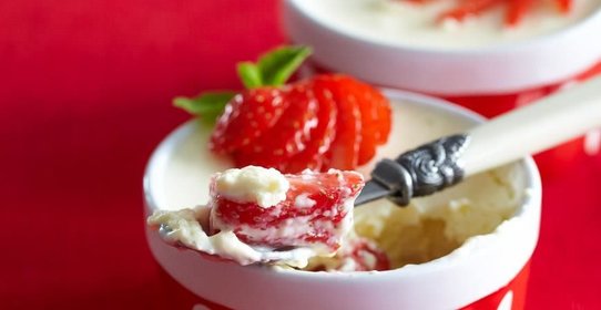 Клубника в сливочном желе