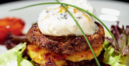 Рубленый бифштекс Hey bulldog с картофельным гратеном