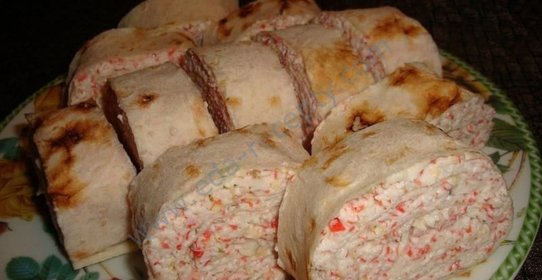 Рулетики крабовые палочки в лаваше