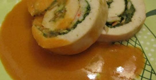 Куриный рулет с креветками и шпинатом