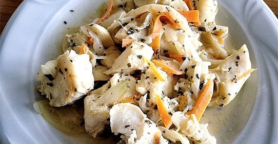 Тушеный окунь