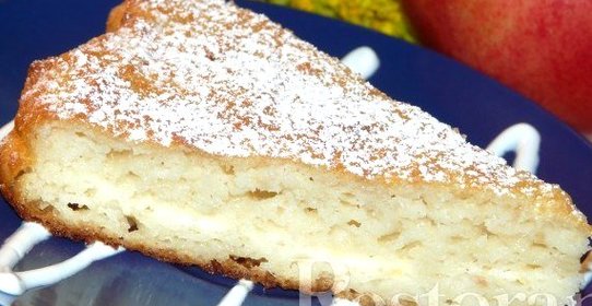 Сочный манно-яблочный пирог