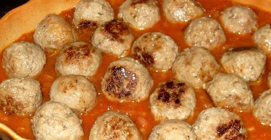 Тефтели с помидорами