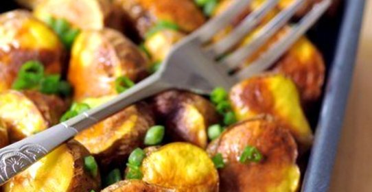 Ароматный печеный картофель на гриле