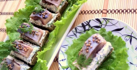 Канапе с сельдью